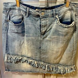 Super cute Vintage America jean skirt. Size 14  19” length from waist